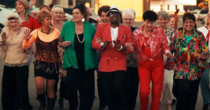 Alex Boyé et sa bande de papys et mamies à Provo. Crédit photo : jm.com