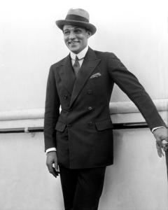 Rudolph Valentino dandy