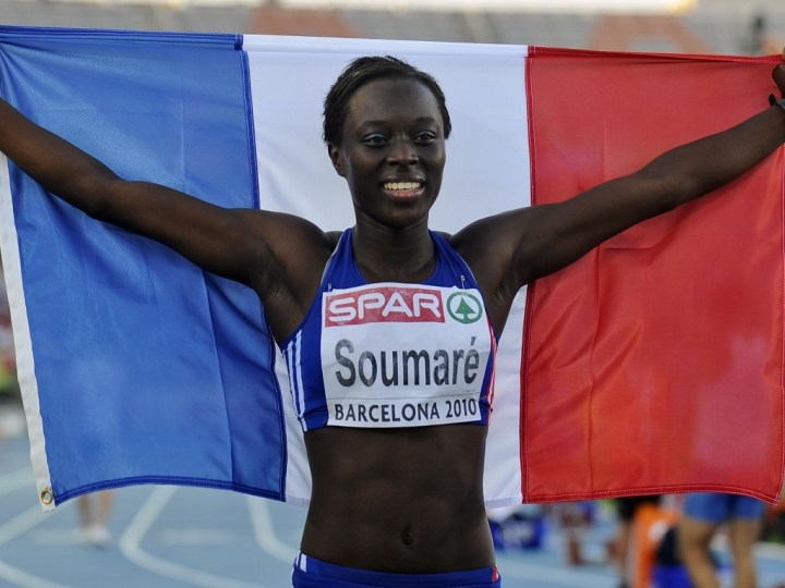Myriam Soumaré après sa victoire inattendue sur l’épreuve du 200 mètres aux Championnats d’Europe de Barcelone, en 2010. (Crédit Photo : Nouvel Obs)