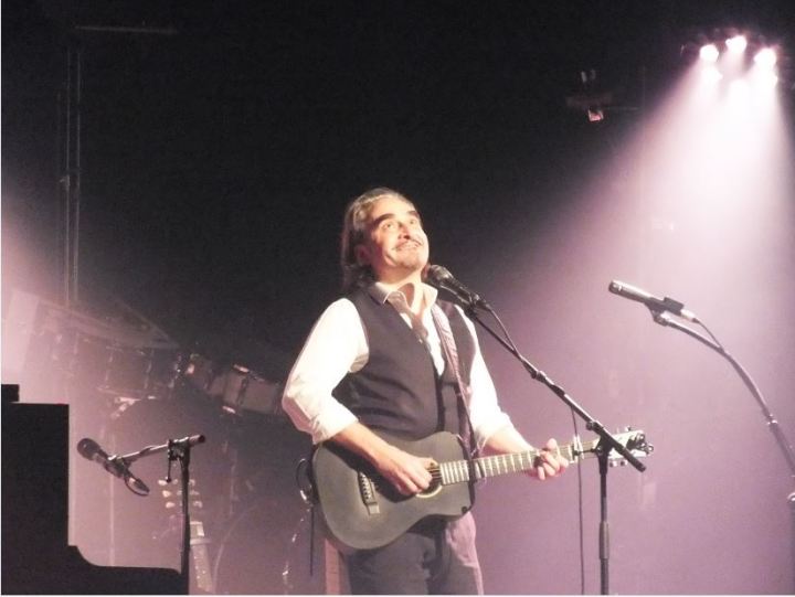 Stephan Eicher lors de son spectacle à Cannes (crédit photo : Laure Le Fur)