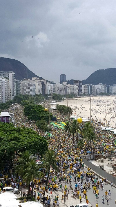 Le 13 mars, près de 3 millions de manifestants sont descendus dans la rue pour protester contre le gouvernement de Dilma Rousseff. (Crédit : DR)