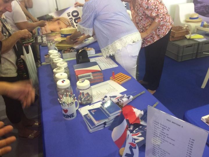 stand-goodies-front-national