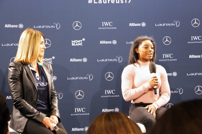 Nadia Comaneci et Simone Biles très complices lors de la conférence de presse. (Crédit photo : Loris Biondi)
