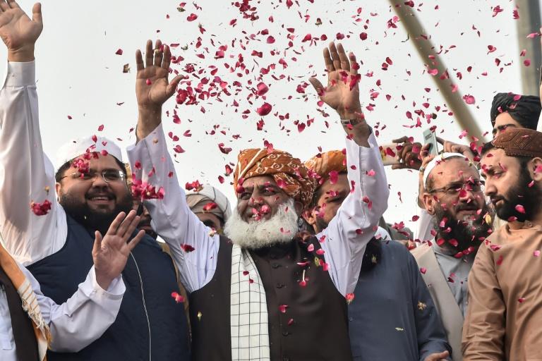 CREATOR: gd-jpeg v1.0 (using IJG JPEG v62), quality = 75
