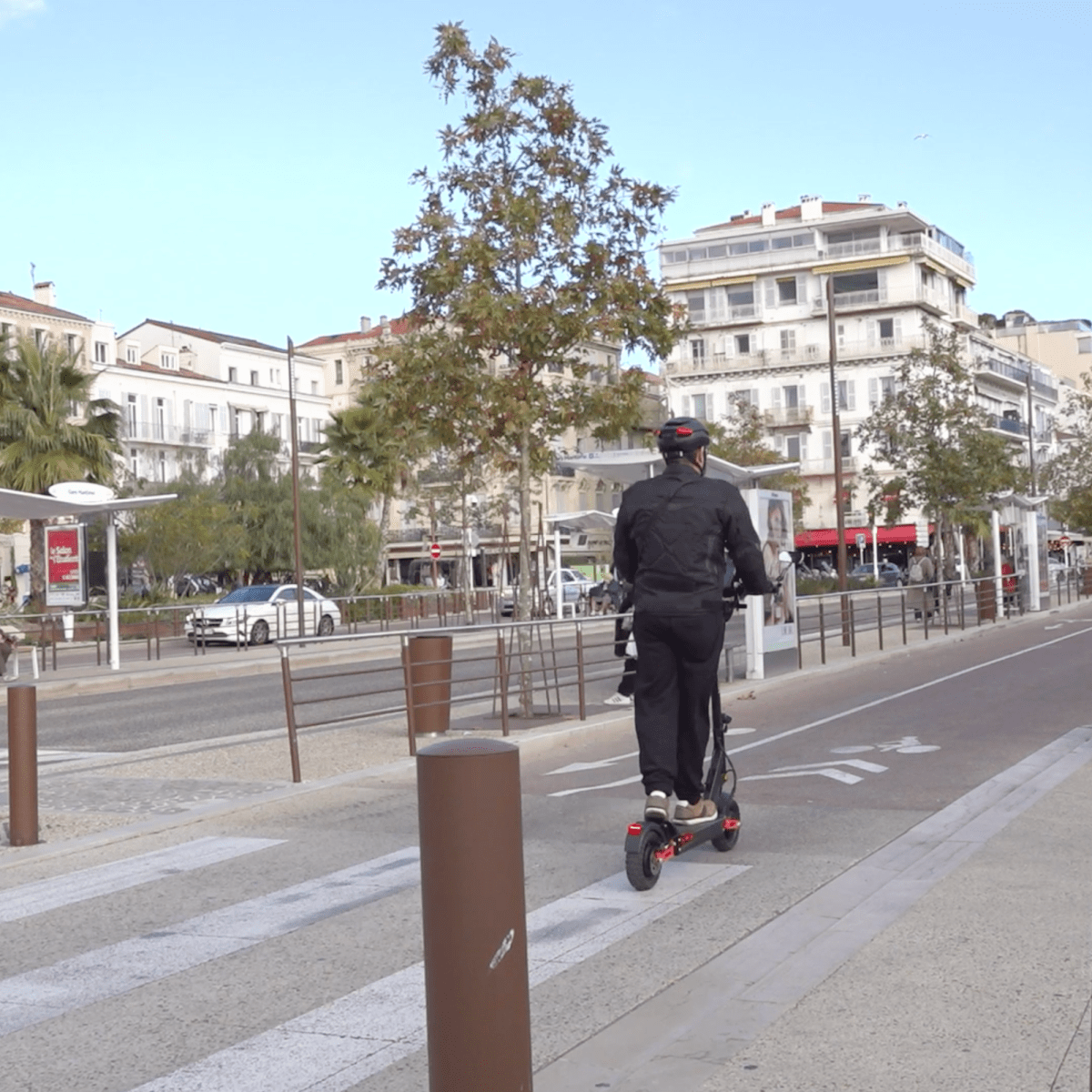 Trottinette électrique : les débats autour du port du casque