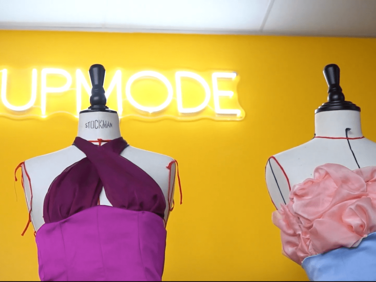 Les coulisses de la confection des tenues Tottaly Spies portées à Canneseries